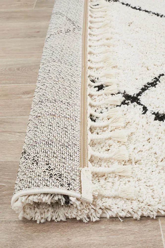 Bella Black & Cream Fringed Rug