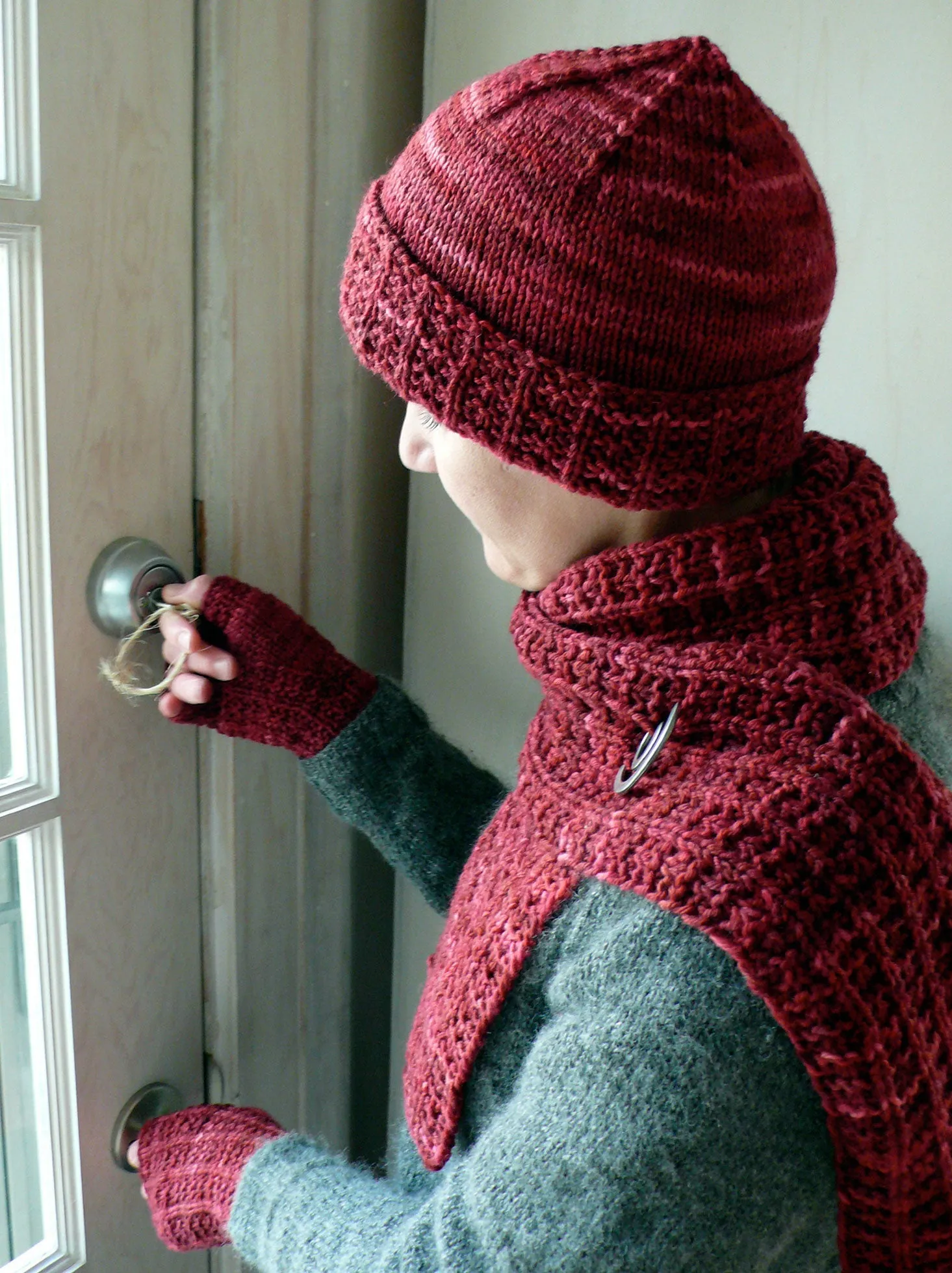 Matterhorn Mitts, Hat, and Scarf Set <br/><small>knitting pattern</small>