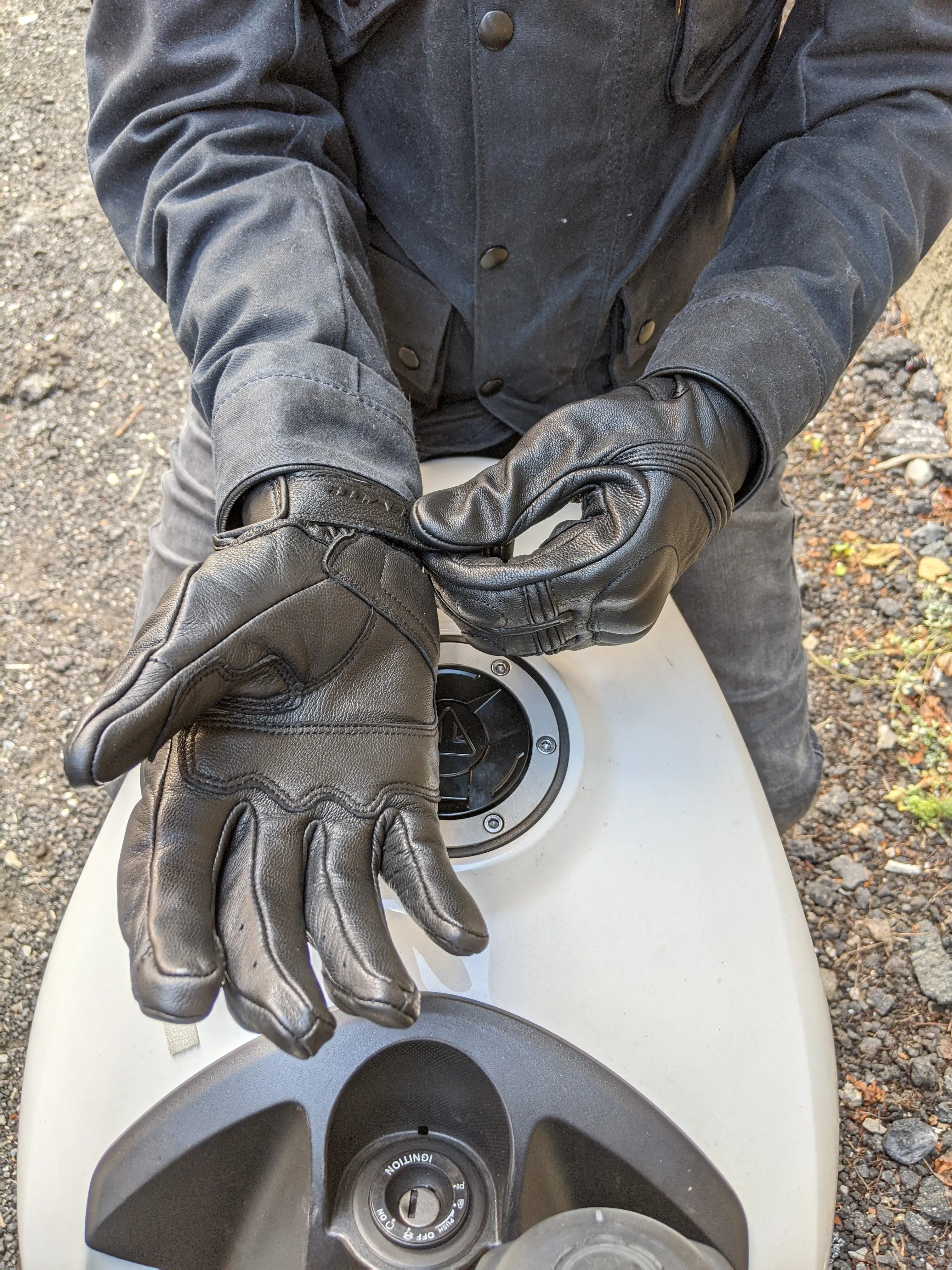 REVIT Hawk Gloves